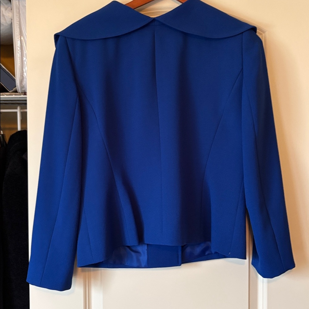 EUC Tahari Size 10 Blazer and Skirt Set - Picture 4 of 4